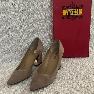 Vaneli chunky heel pump, Truffle suede, size 7.5.